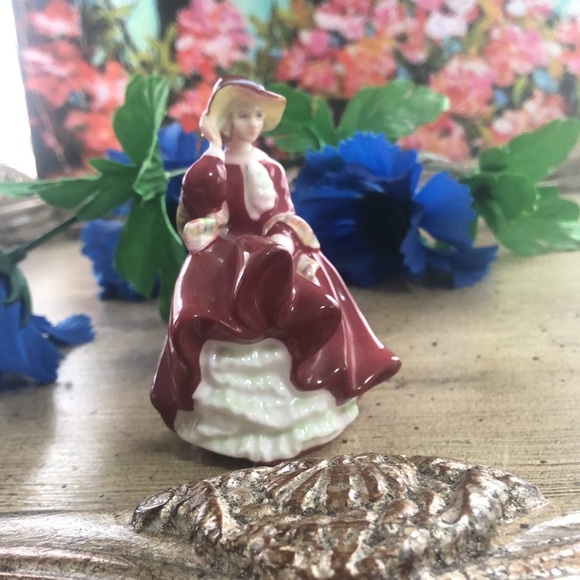 Royal Doulton “Top O’ The Hill” HN3499 Miniature - Picture 4 of 6